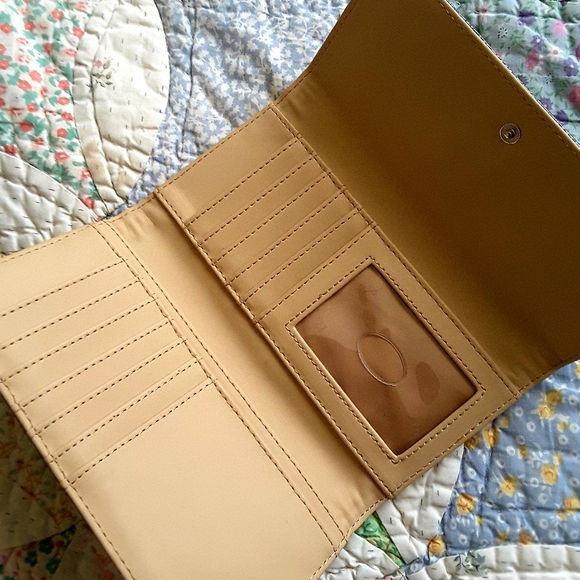 NWOT GUESS WALLET - Picture 3 of 3